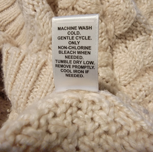 Sweater - Picture 1 of 4